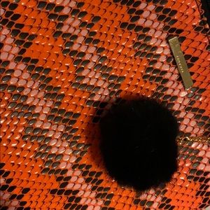 slithering isn’t supposed to be submissive: holdÔÑ